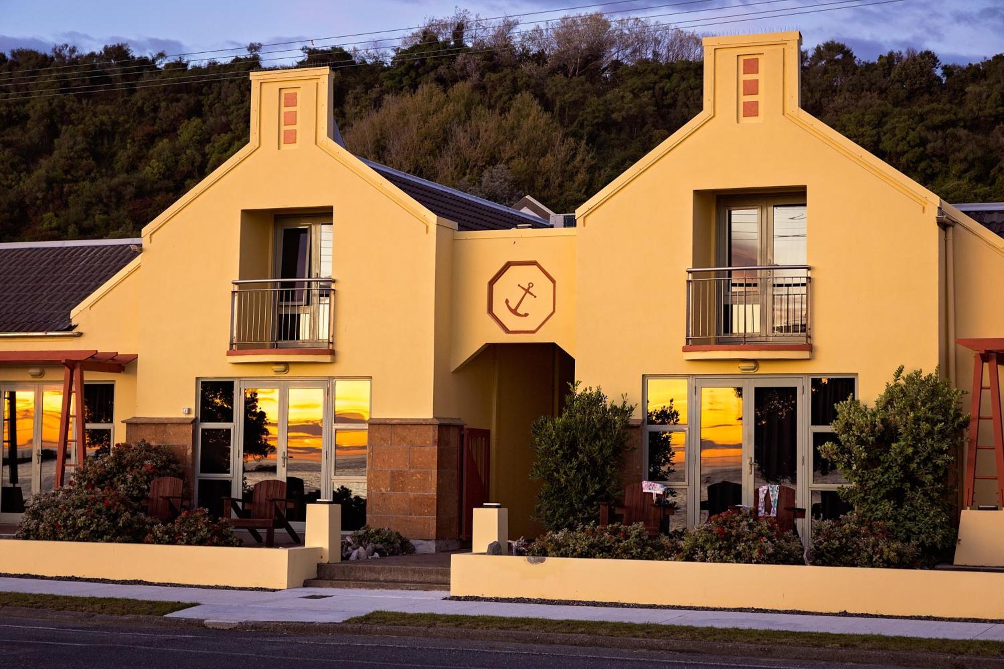 The Anchor Inn Beachfront Motel Kaikoura Esterno foto