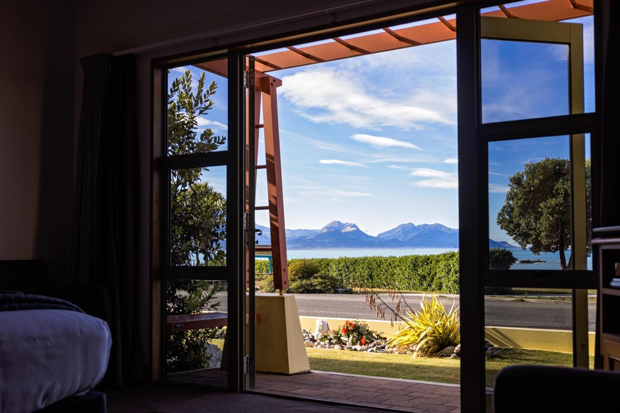 The Anchor Inn Beachfront Motel Kaikoura Esterno foto