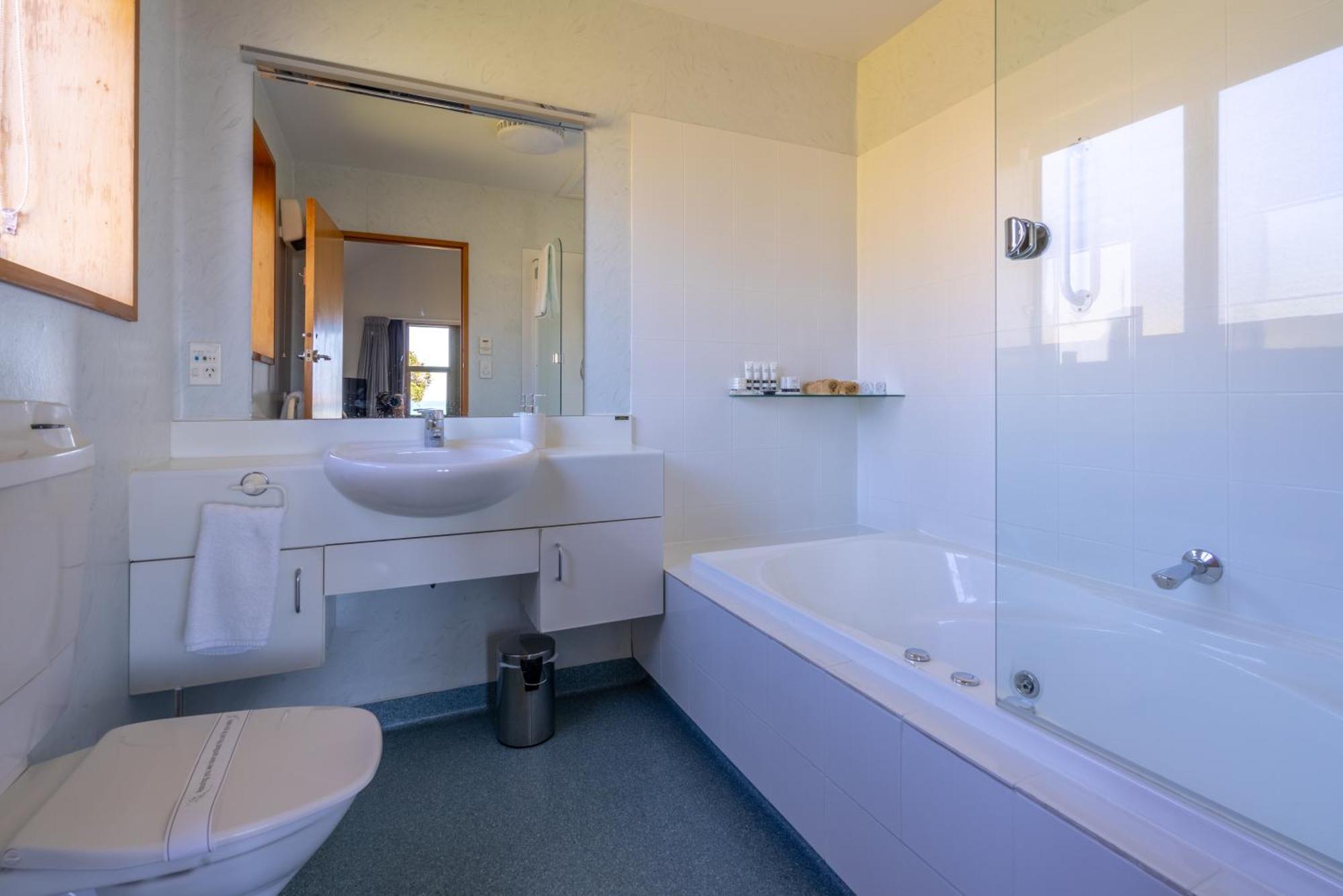 The Anchor Inn Beachfront Motel Kaikoura Esterno foto