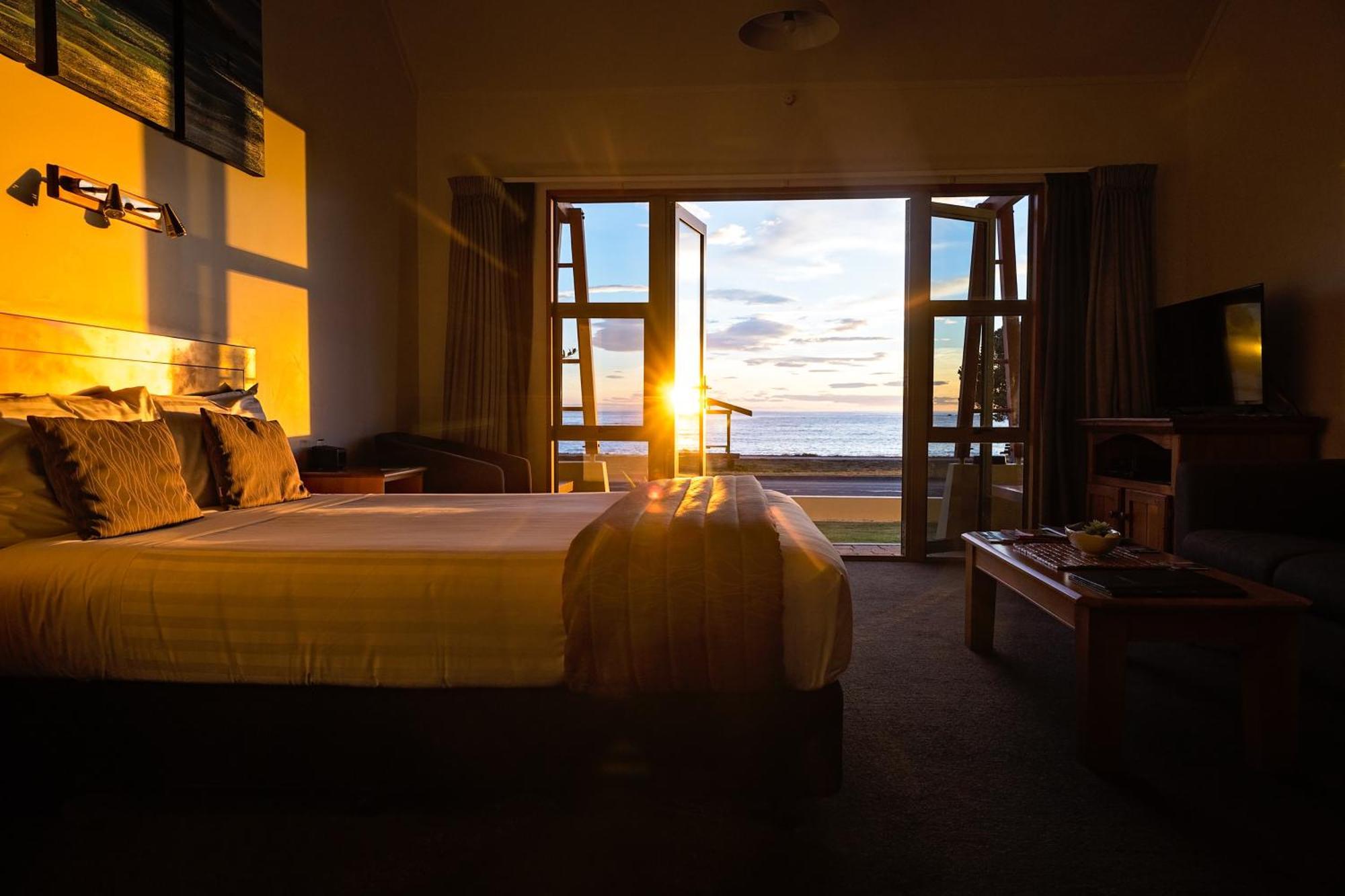 The Anchor Inn Beachfront Motel Kaikoura Esterno foto