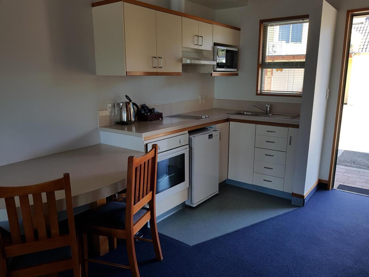 The Anchor Inn Beachfront Motel Kaikoura Esterno foto